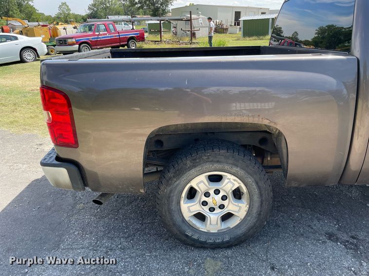 image for item LV9856 2007 Chevrolet Silverado 1500  Crew Cab pickup truck