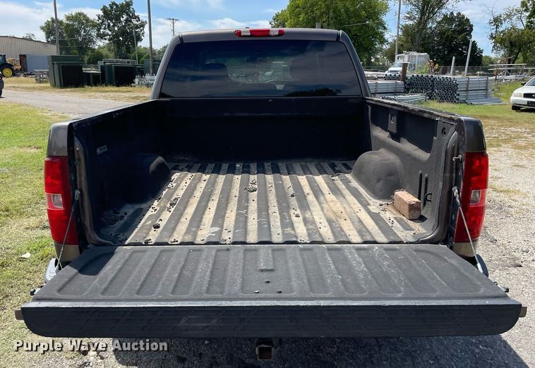 image for item LV9856 2007 Chevrolet Silverado 1500  Crew Cab pickup truck