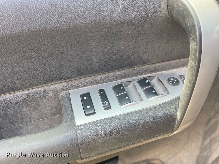 image for item LV9856 2007 Chevrolet Silverado 1500  Crew Cab pickup truck