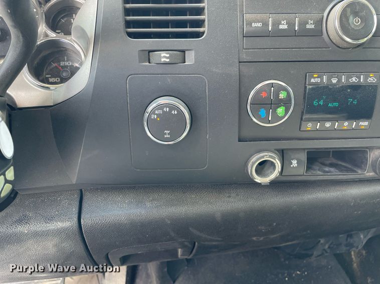 image for item LV9856 2007 Chevrolet Silverado 1500  Crew Cab pickup truck