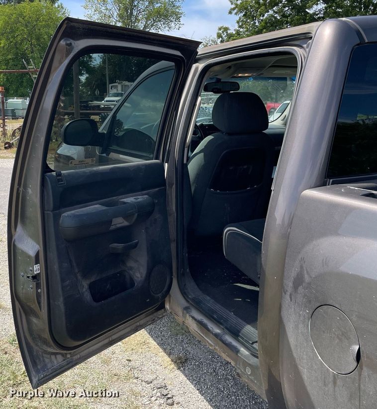 image for item LV9856 2007 Chevrolet Silverado 1500  Crew Cab pickup truck