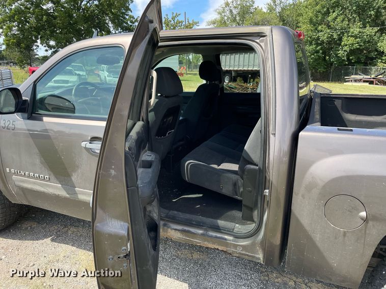 image for item LV9856 2007 Chevrolet Silverado 1500  Crew Cab pickup truck