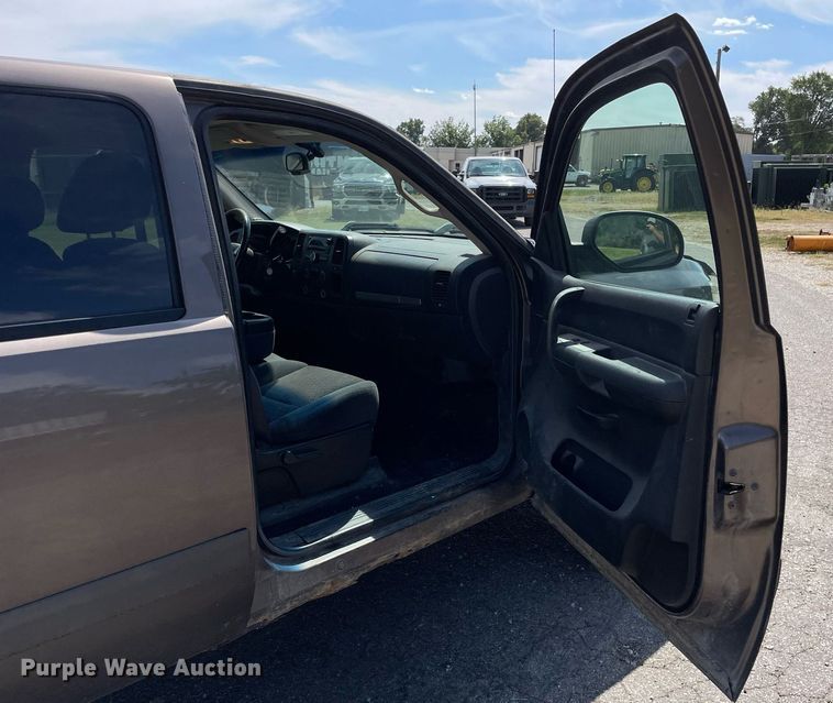 image for item LV9856 2007 Chevrolet Silverado 1500  Crew Cab pickup truck