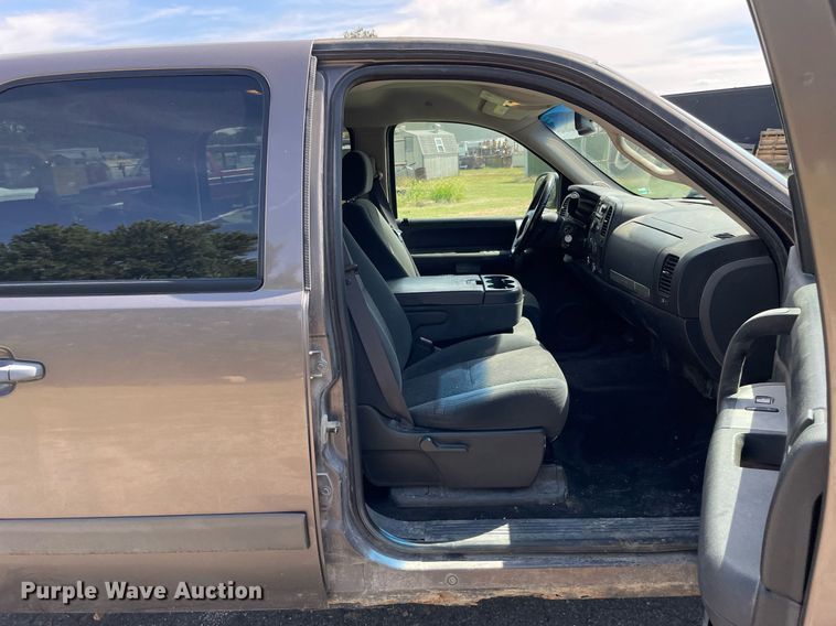 image for item LV9856 2007 Chevrolet Silverado 1500  Crew Cab pickup truck