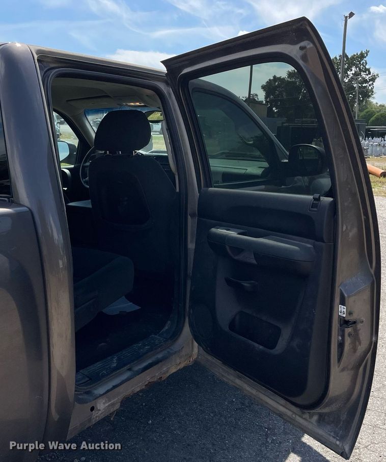 image for item LV9856 2007 Chevrolet Silverado 1500  Crew Cab pickup truck