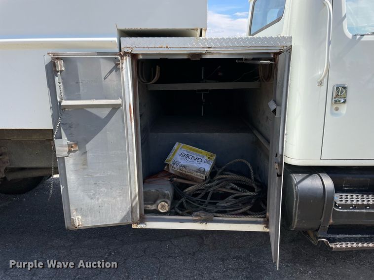 image for item LV9858 1999 International 4700  chipper truck