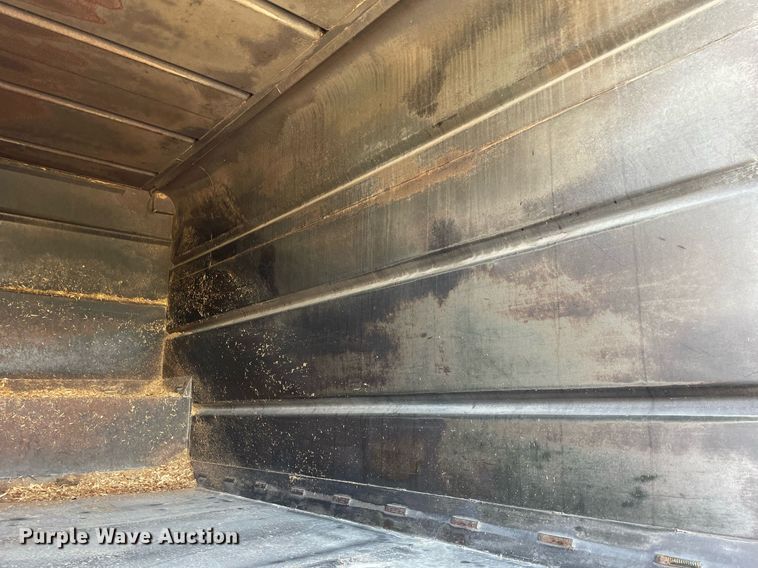 image for item LV9858 1999 International 4700  chipper truck