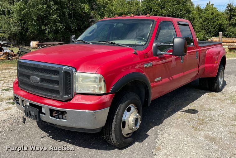image for item LV9859 2005 Ford F350 Super Duty  Crew Cab pickup truck