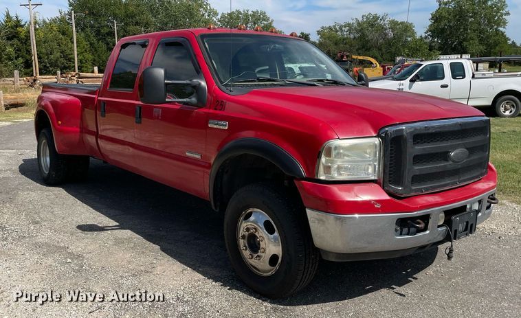 image for item LV9859 2005 Ford F350 Super Duty  Crew Cab pickup truck