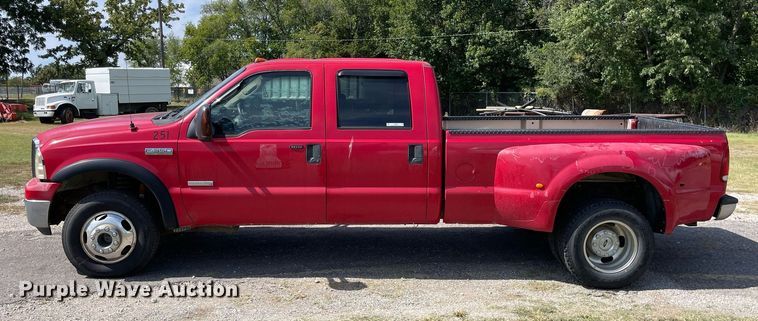image for item LV9859 2005 Ford F350 Super Duty  Crew Cab pickup truck