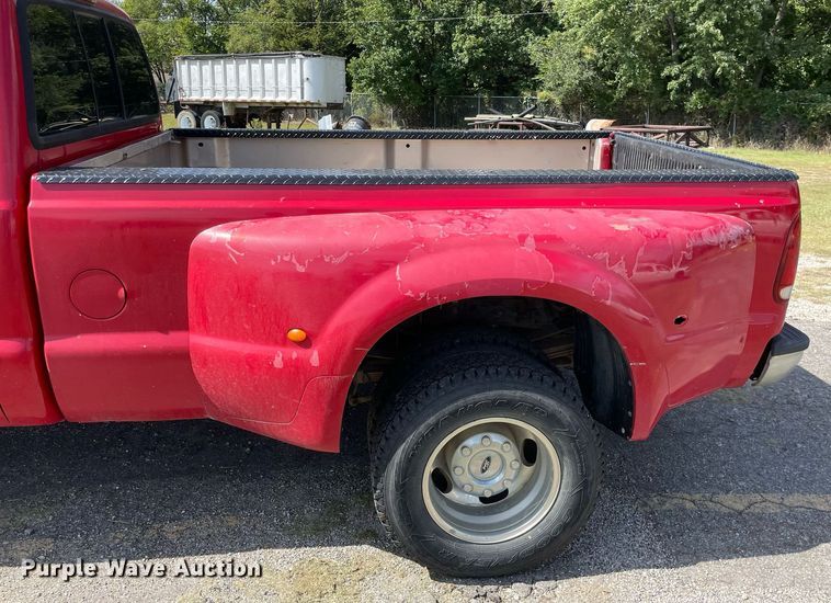 image for item LV9859 2005 Ford F350 Super Duty  Crew Cab pickup truck