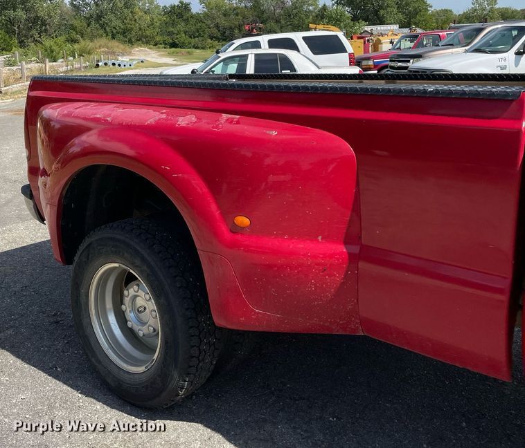 image for item LV9859 2005 Ford F350 Super Duty  Crew Cab pickup truck