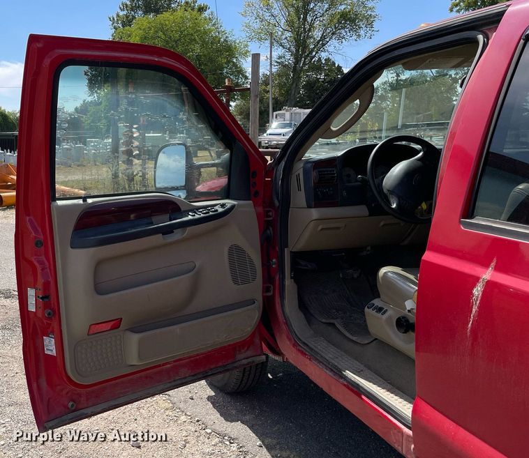 image for item LV9859 2005 Ford F350 Super Duty  Crew Cab pickup truck