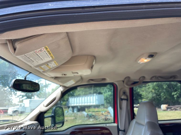 image for item LV9859 2005 Ford F350 Super Duty  Crew Cab pickup truck