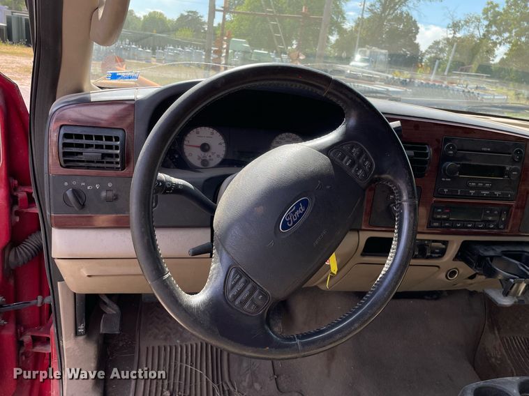 image for item LV9859 2005 Ford F350 Super Duty  Crew Cab pickup truck