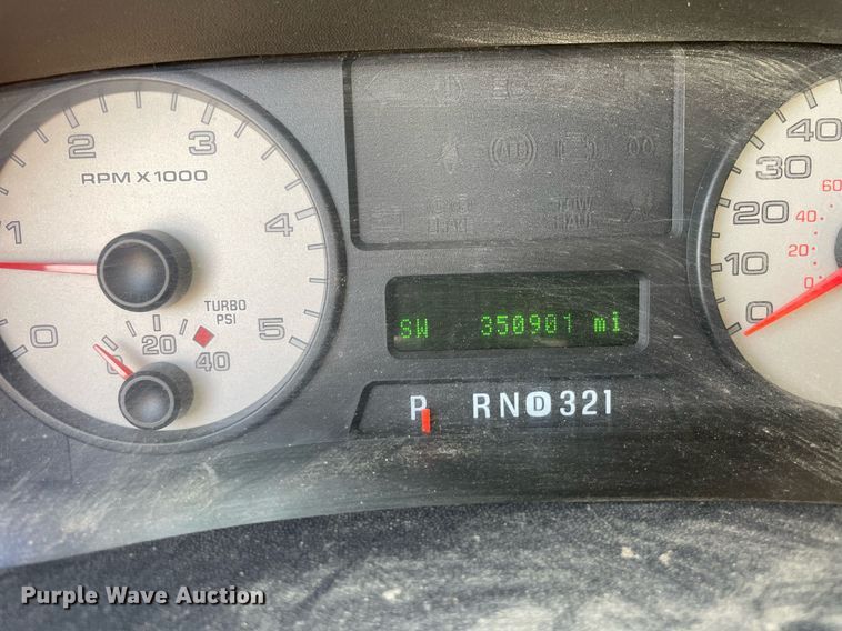 image for item LV9859 2005 Ford F350 Super Duty  Crew Cab pickup truck