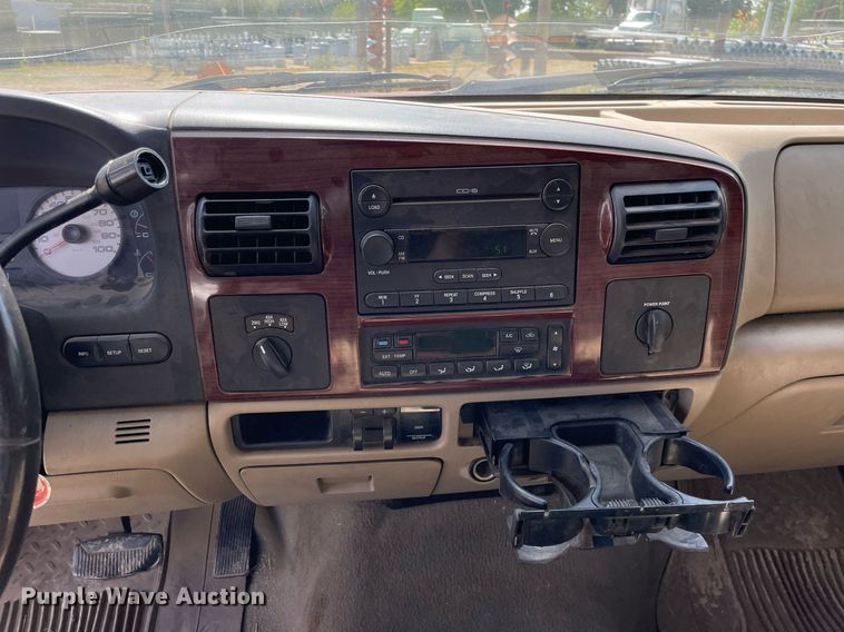 image for item LV9859 2005 Ford F350 Super Duty  Crew Cab pickup truck