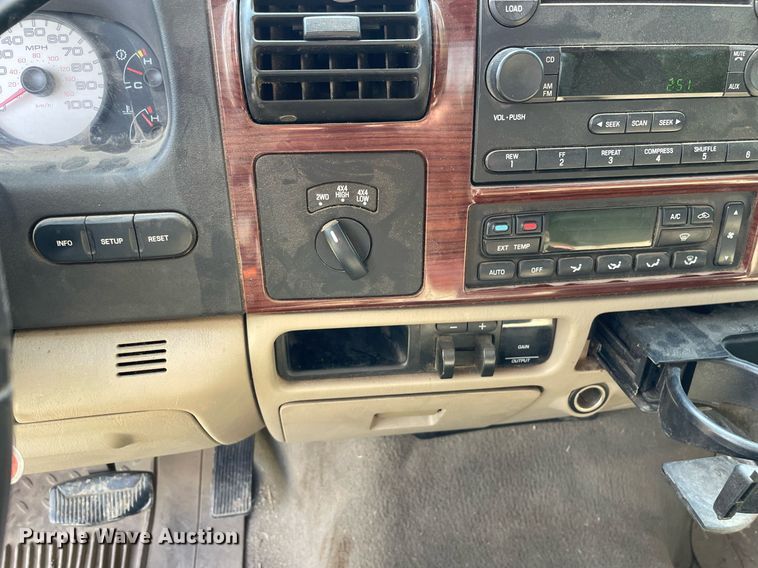 image for item LV9859 2005 Ford F350 Super Duty  Crew Cab pickup truck