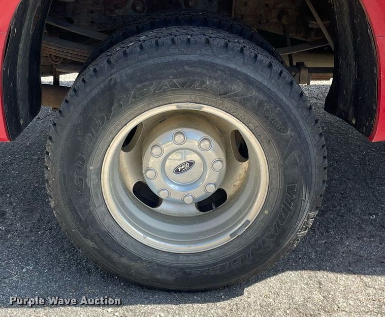 image for item LV9859 2005 Ford F350 Super Duty  Crew Cab pickup truck