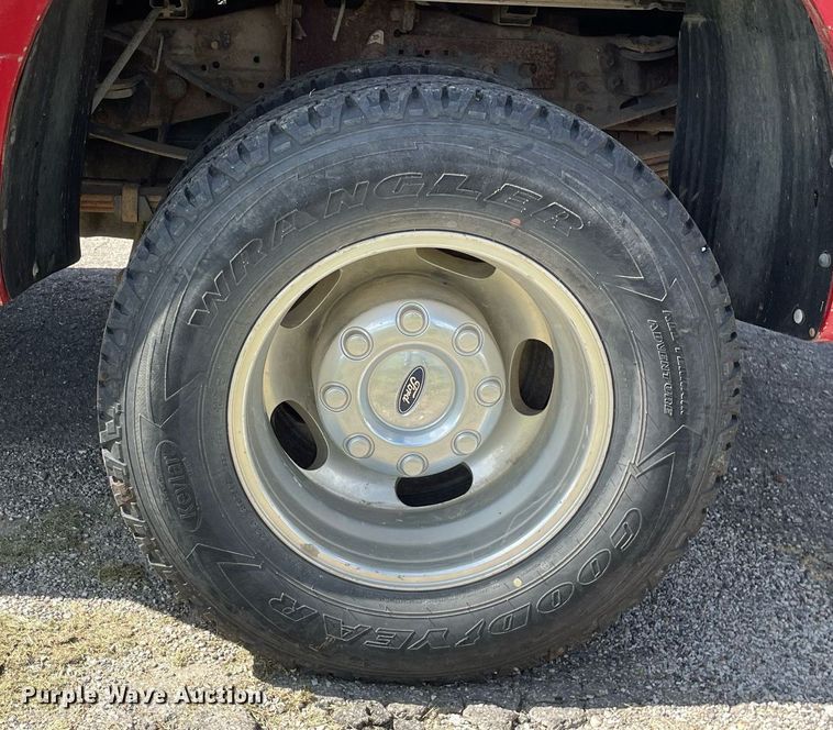 image for item LV9859 2005 Ford F350 Super Duty  Crew Cab pickup truck