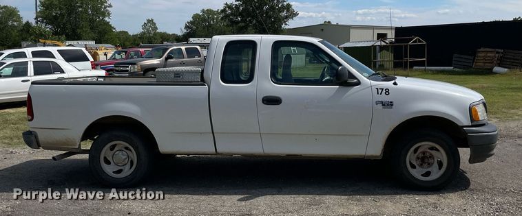 image for item LV9860 2002 Ford F150 XL  SuperCab pickup truck