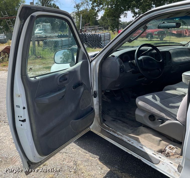 image for item LV9860 2002 Ford F150 XL  SuperCab pickup truck