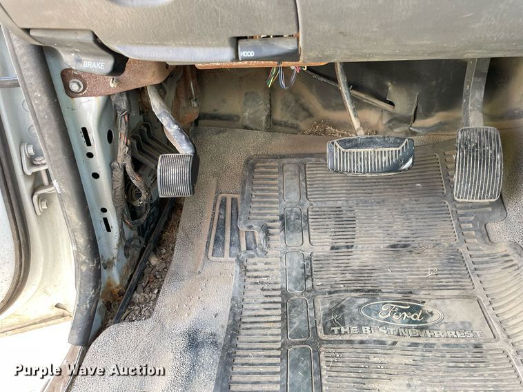 image for item LV9860 2002 Ford F150 XL  SuperCab pickup truck