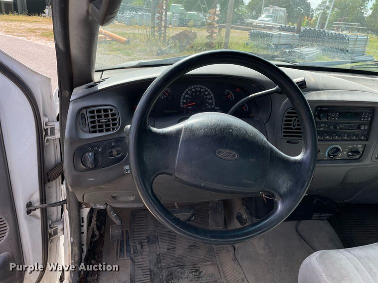 image for item LV9860 2002 Ford F150 XL  SuperCab pickup truck