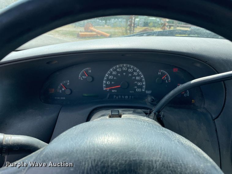 image for item LV9860 2002 Ford F150 XL  SuperCab pickup truck