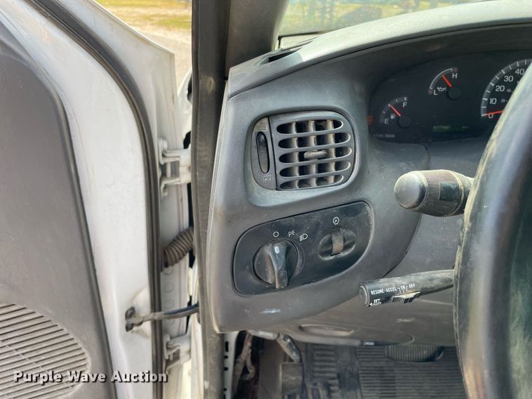 image for item LV9860 2002 Ford F150 XL  SuperCab pickup truck