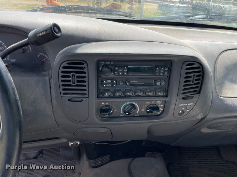 image for item LV9860 2002 Ford F150 XL  SuperCab pickup truck