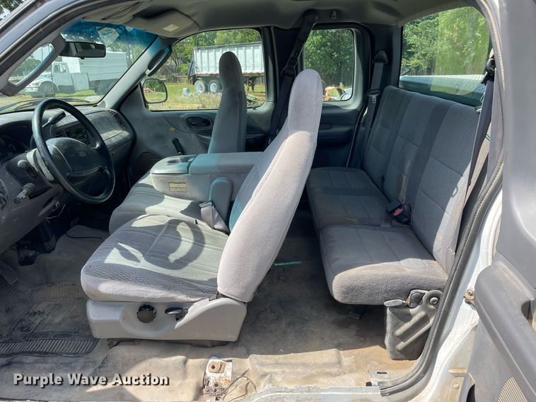 image for item LV9860 2002 Ford F150 XL  SuperCab pickup truck