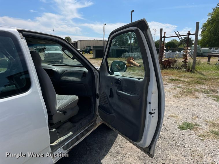 image for item LV9860 2002 Ford F150 XL  SuperCab pickup truck