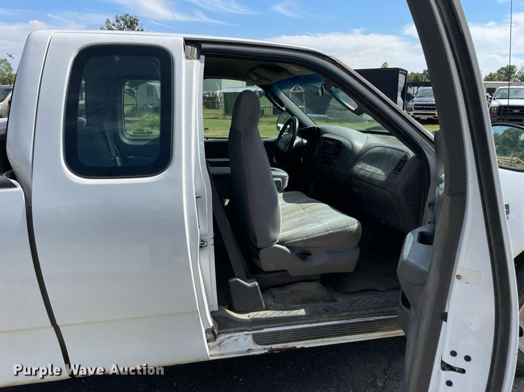 image for item LV9860 2002 Ford F150 XL  SuperCab pickup truck