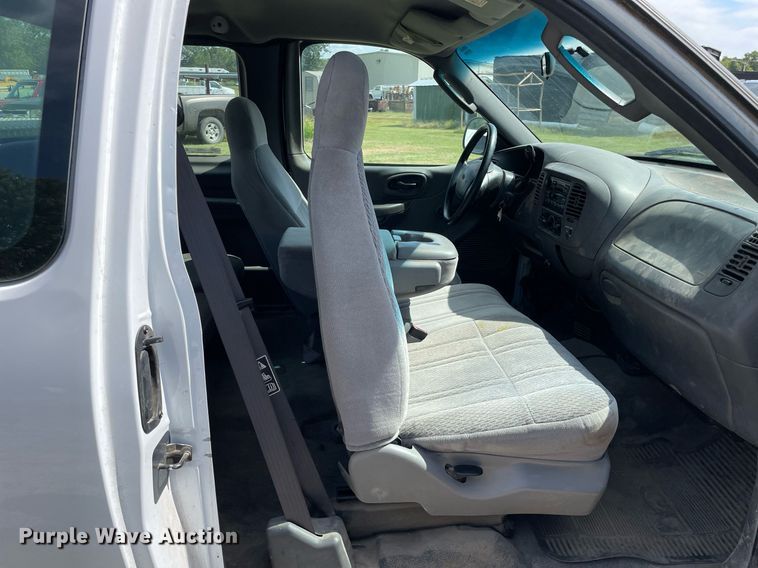 image for item LV9860 2002 Ford F150 XL  SuperCab pickup truck