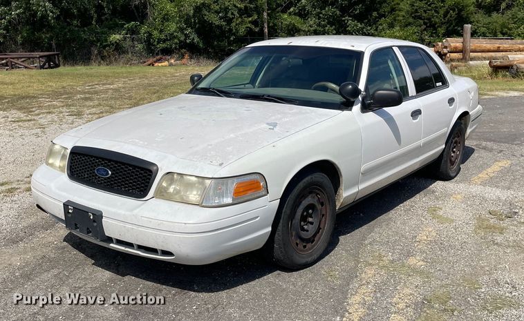 image for item LV9861 2004 Ford Crown Victoria  Police Interceptor
