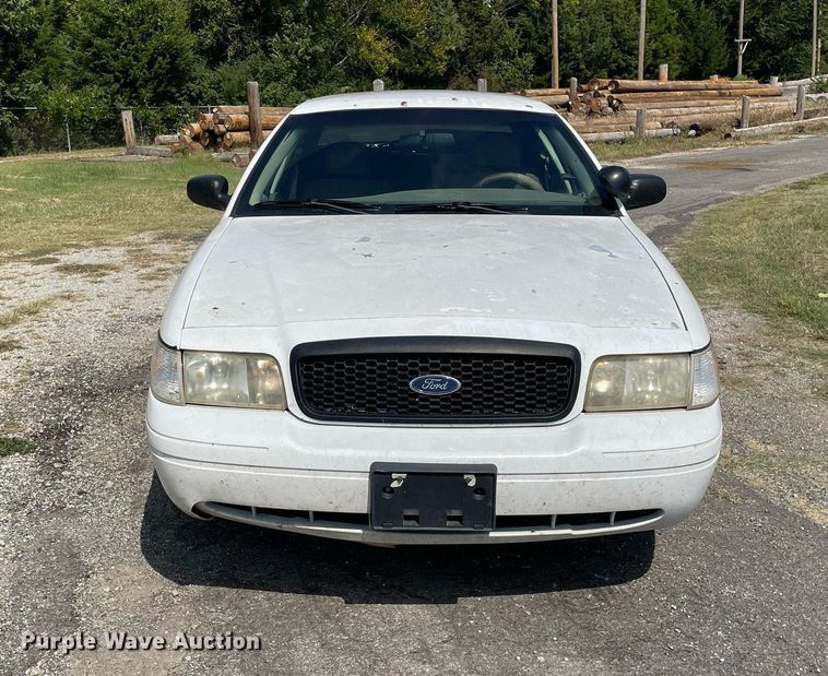 image for item LV9861 2004 Ford Crown Victoria  Police Interceptor