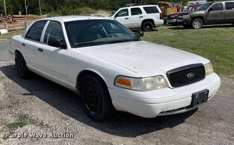 image for item LV9861 2004 Ford Crown Victoria  Police Interceptor