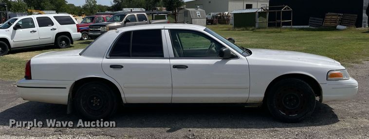 image for item LV9861 2004 Ford Crown Victoria  Police Interceptor