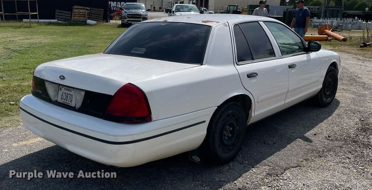 image for item LV9861 2004 Ford Crown Victoria  Police Interceptor