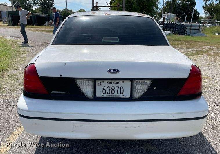 image for item LV9861 2004 Ford Crown Victoria  Police Interceptor