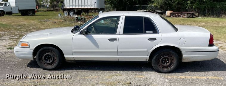 image for item LV9861 2004 Ford Crown Victoria  Police Interceptor
