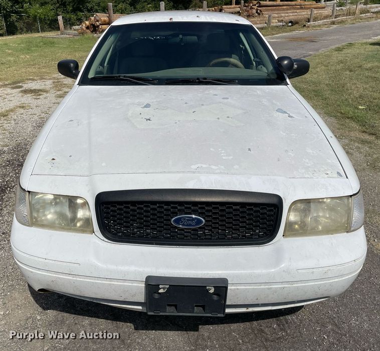 image for item LV9861 2004 Ford Crown Victoria  Police Interceptor