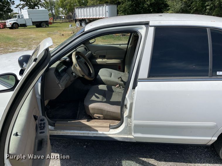 image for item LV9861 2004 Ford Crown Victoria  Police Interceptor