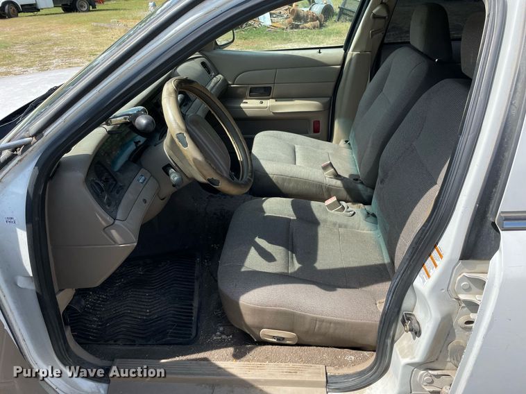 image for item LV9861 2004 Ford Crown Victoria  Police Interceptor