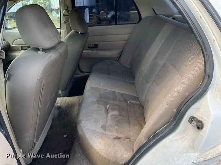 image for item LV9861 2004 Ford Crown Victoria  Police Interceptor