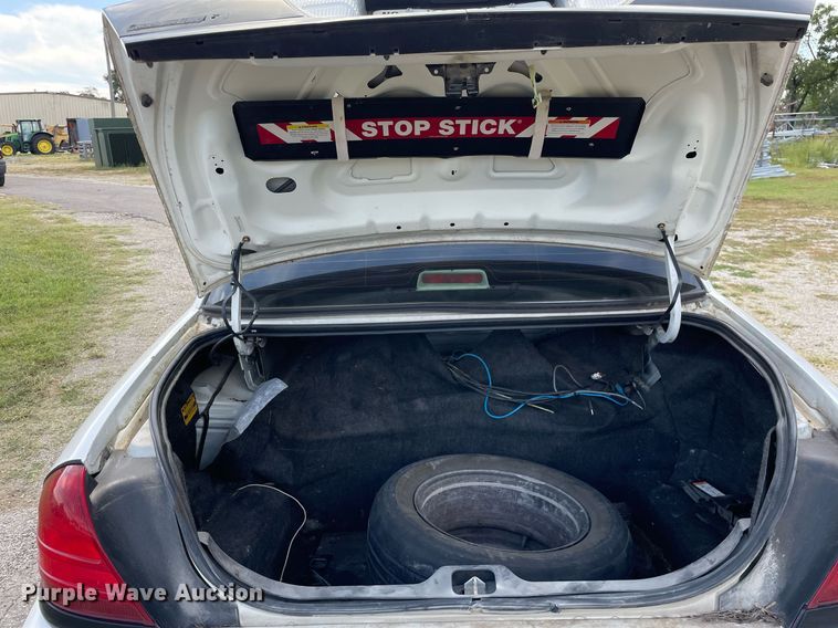 image for item LV9861 2004 Ford Crown Victoria  Police Interceptor