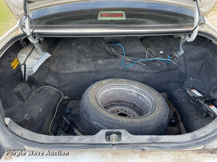 image for item LV9861 2004 Ford Crown Victoria  Police Interceptor