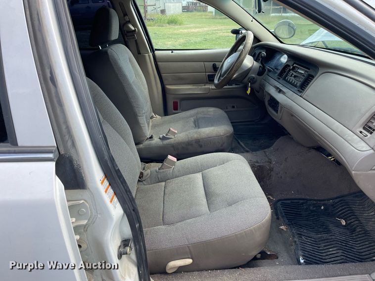 image for item LV9861 2004 Ford Crown Victoria  Police Interceptor