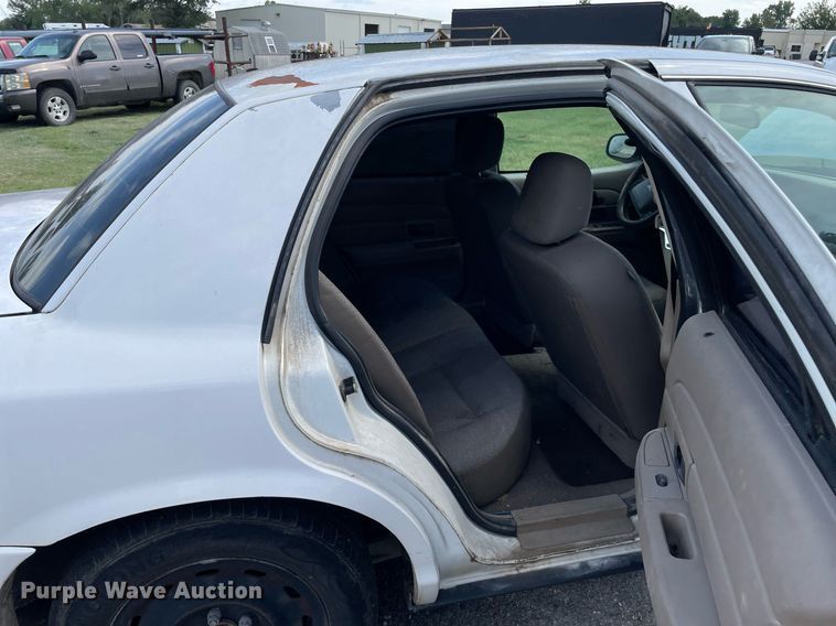 image for item LV9861 2004 Ford Crown Victoria  Police Interceptor